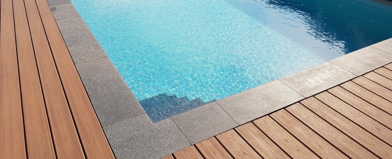 Scandi Roc Beckenrandstein Naturstein Kiruna Ecke Radius vorne 135 mm Granit Soft Sand