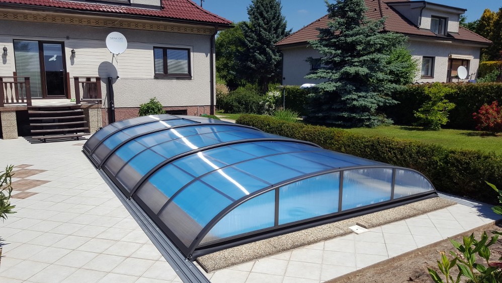 Alukov Schwimmbadüberdachung Azure Flat Typ 2 - 4,18x7,62x0,80m Seiteneinstieg Rechts