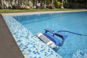 Dolphin Supreme M500 Poolroboter inkl. Caddy inkl. Fernbedienung