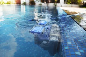 Dolphin Supreme M500 Poolroboter inkl. Caddy inkl. Fernbedienung