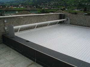 Bieri Aufrollvorrichtung ROLLFIX COMPACT mit Rohrmotor Bodenmontage