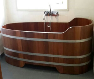 Holzbadewanne Kambala 164 cm x 140 cm