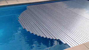 Oberflur-Abdeckung AquaTop Aufrollvorrichtung T&A inkl Polycarbonat Lamellen