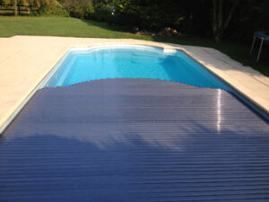 Oberflur-Abdeckung AquaTop Aufrollvorrichtung T&A inkl Polycarbonat Lamellen