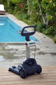 Dolphin Scoop Deluxe Cleaner mit Caddy