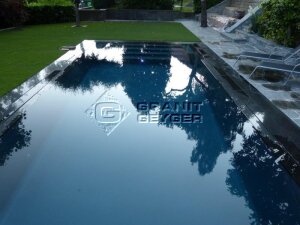 Geyger Granit Beckenrandstein Royal Black Innenecke 550/300  x 550/300 x 40 mm Radius 66 mm
