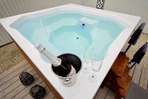 Badefass mit Außenofen für den Außenbereich Hottub Elite Quattro 200