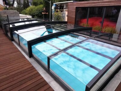 Poolüberdachung PARADE – Seriengröße 4,25 × 8,50 x 0,932 m mit Schiebetür links