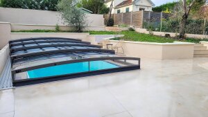 Poolüberdachung PARADE – Seriengröße 4,25 × 8,50 x 0,932 m mit Schiebetür links