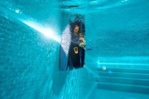 Dolphin E50i Poolroboter mit WLAN & App – bis 15 m