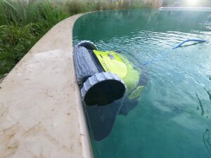 Dolphin S300i BIO Poolroboter mit App | Für Natur- & Biopools bis 12 m