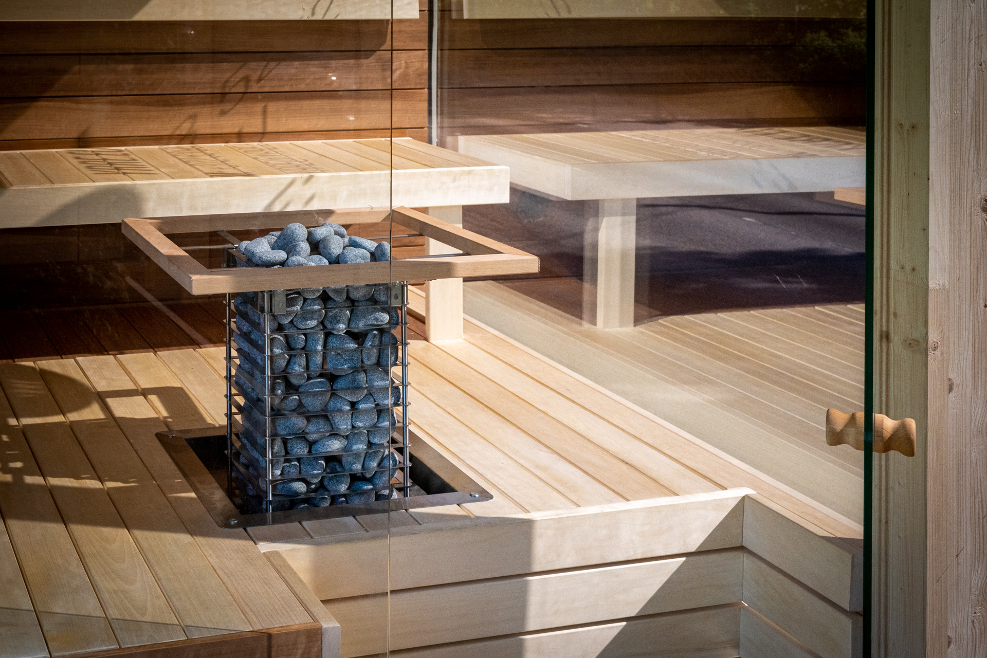 HUUM CLIFF – in die Saunabank integriert