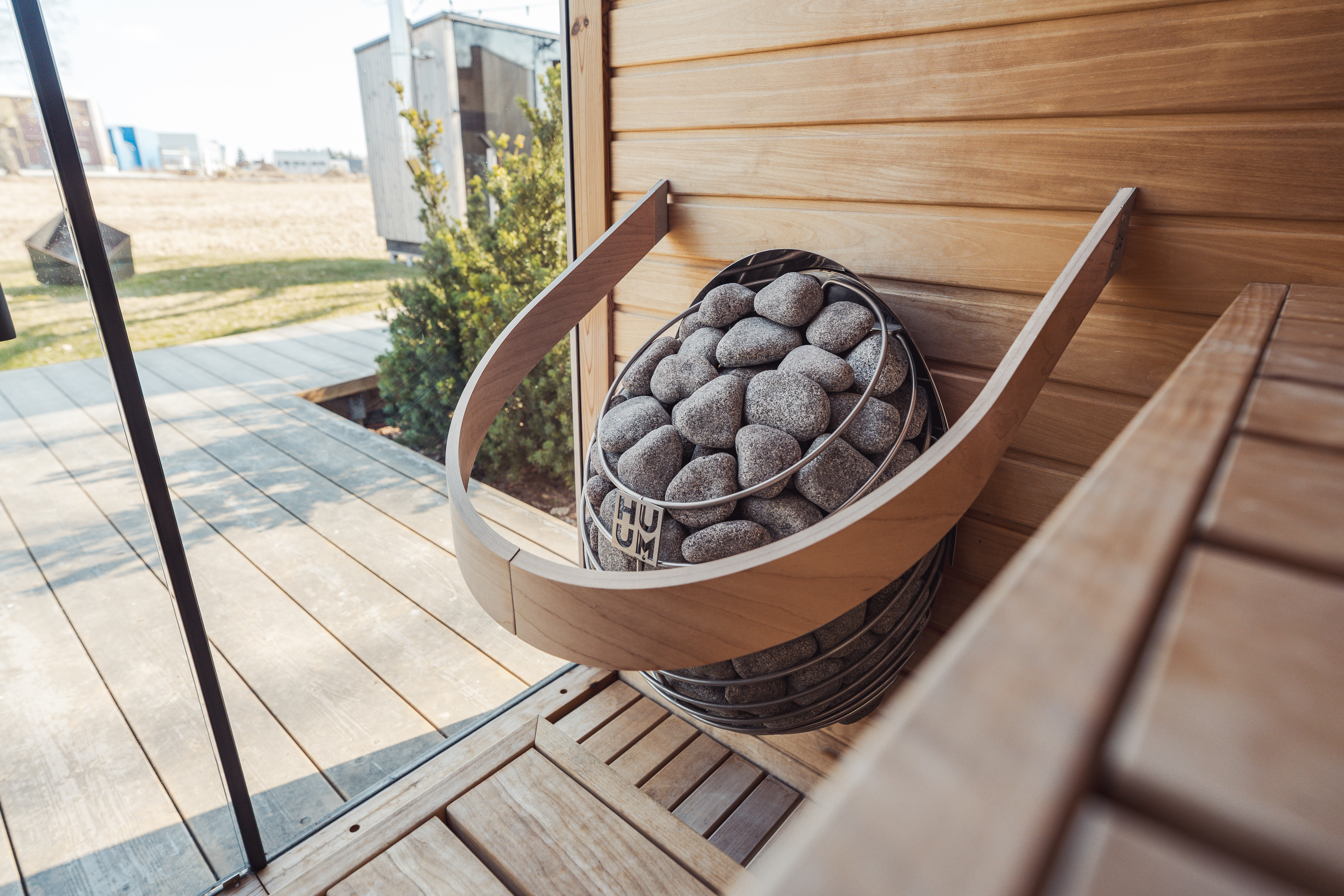 HUUM DROP – Sicherheitsgeländer mit Holzbögen