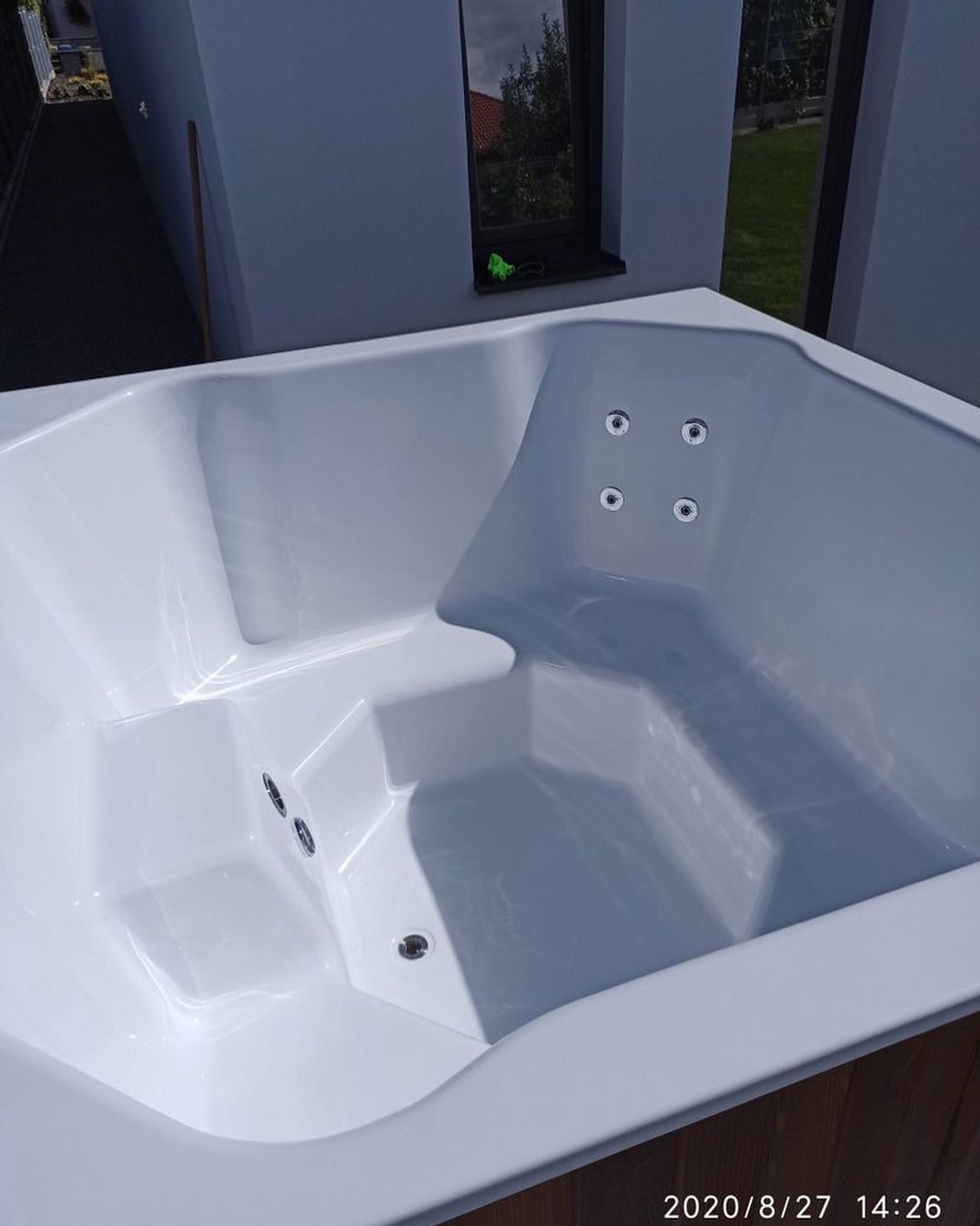 Innenansicht Elite Quattro Serie mit ergonomischen Sitzbänken